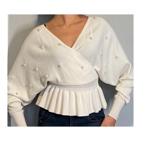 Beautiful pearl sweater
Zise M - Picture 12 of 12